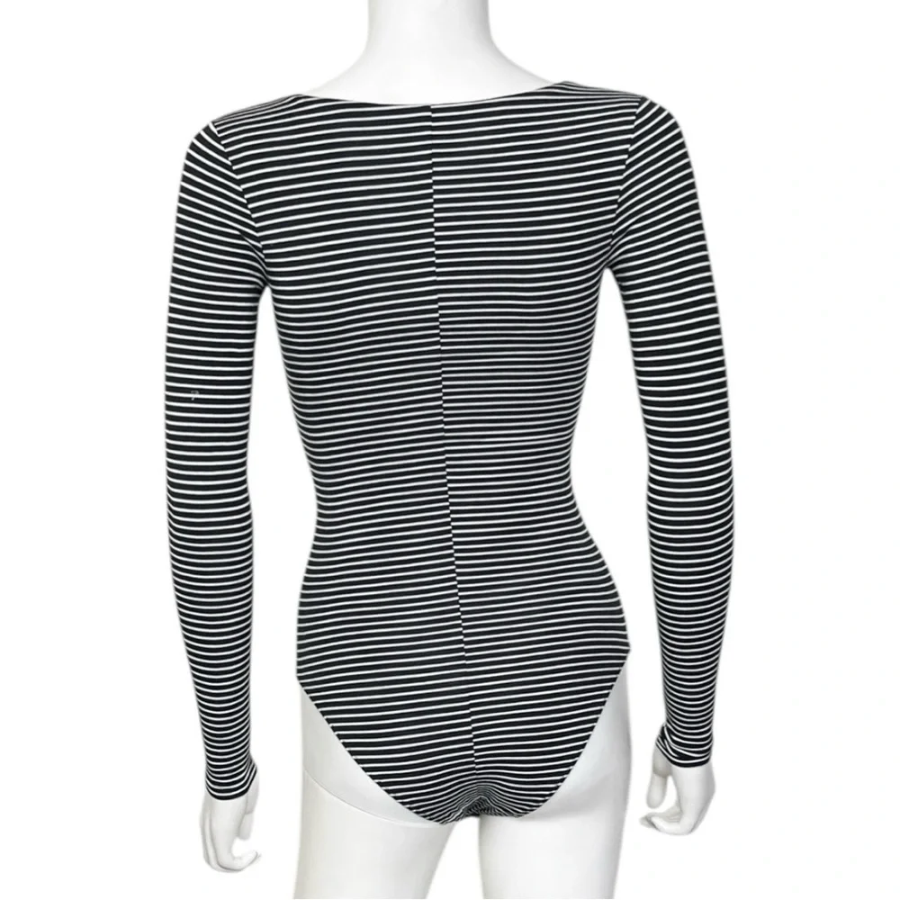 Everlane The Long Sleeve V-Neck Bodysuit in Black/White Stripe - sz XXS